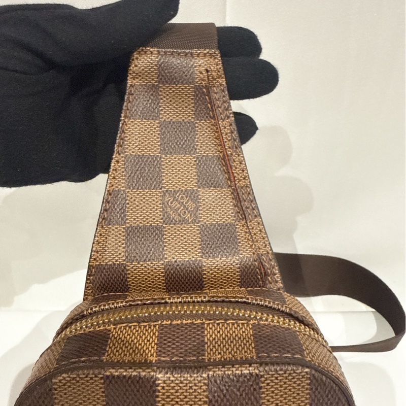 莉亞精品♡ LV 棋盤格胸包 二手美包-3