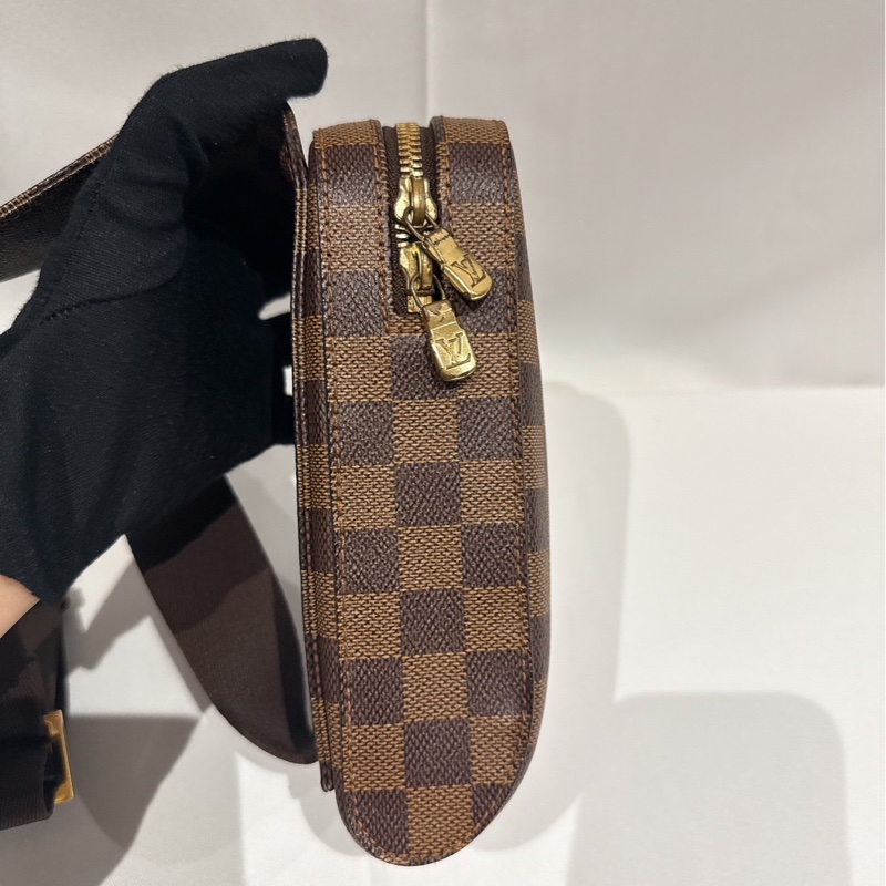 莉亞精品♡ LV 棋盤格胸包 二手美包-4