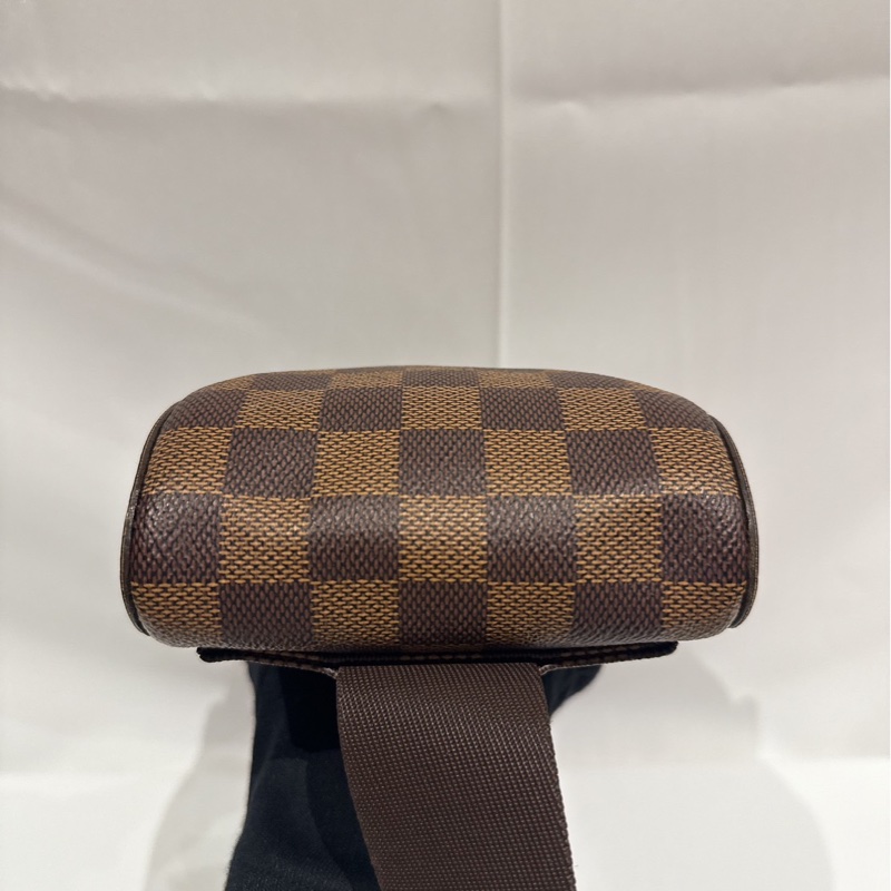 莉亞精品♡ LV 棋盤格胸包 二手美包-5