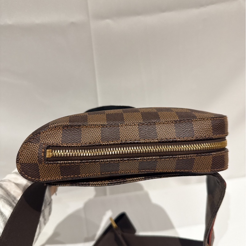 莉亞精品♡ LV 棋盤格胸包 二手美包-6