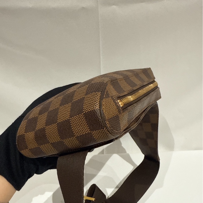 莉亞精品♡ LV 棋盤格胸包 二手美包-7