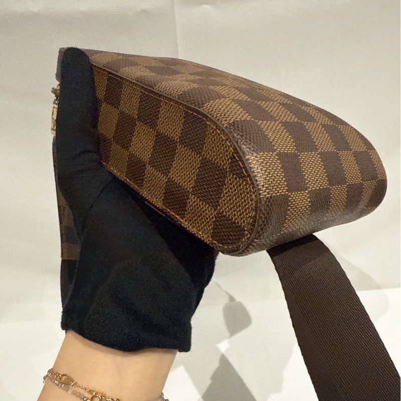 莉亞精品♡ LV 棋盤格胸包 二手美包-8