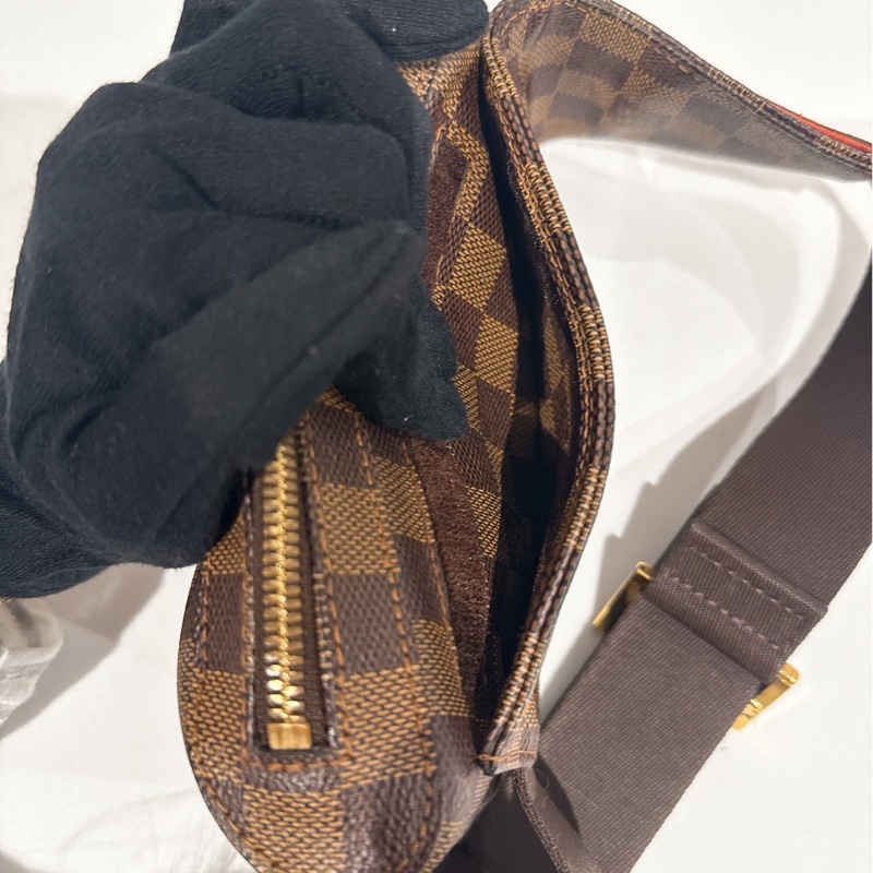 莉亞精品♡ LV 棋盤格胸包 二手美包-10