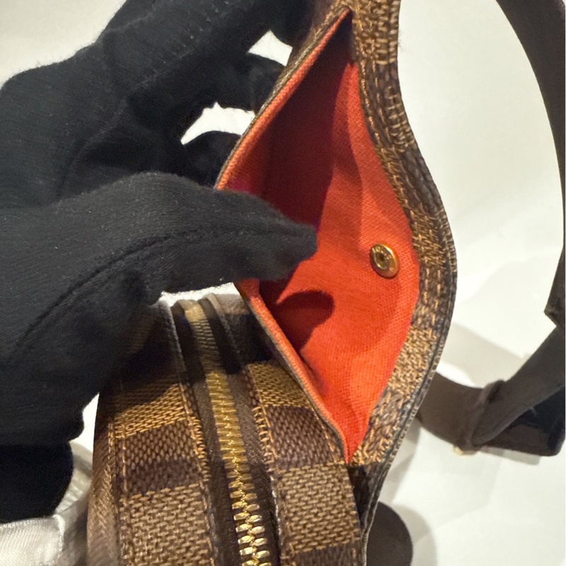 莉亞精品♡ LV 棋盤格胸包 二手美包-15