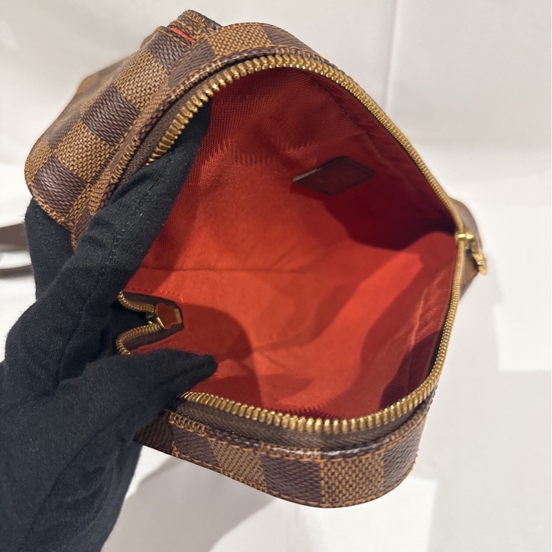 莉亞精品♡ LV 棋盤格胸包 二手美包-16