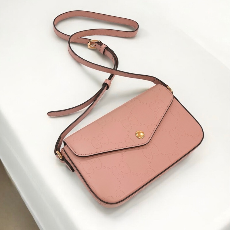 莉亞精品♡Gucci 772794 壓紋斜背包 粉 全新閒置品-0