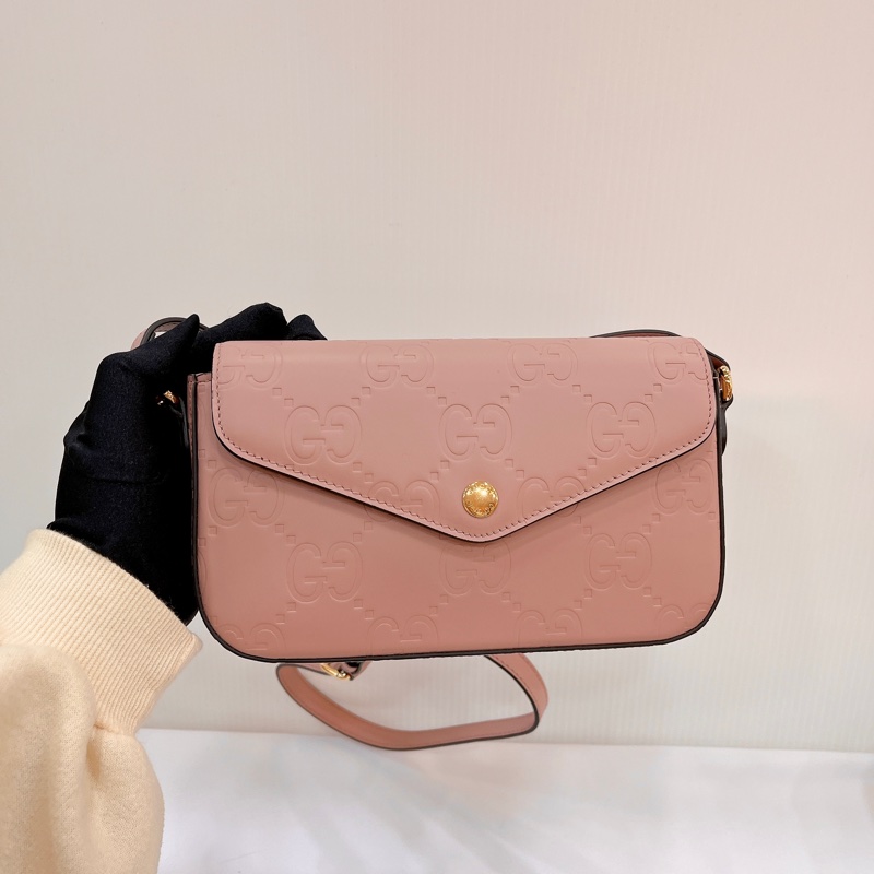 莉亞精品♡Gucci 772794 壓紋斜背包 粉 全新閒置品-3