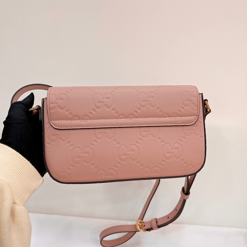 莉亞精品♡Gucci 772794 壓紋斜背包 粉 全新閒置品-4