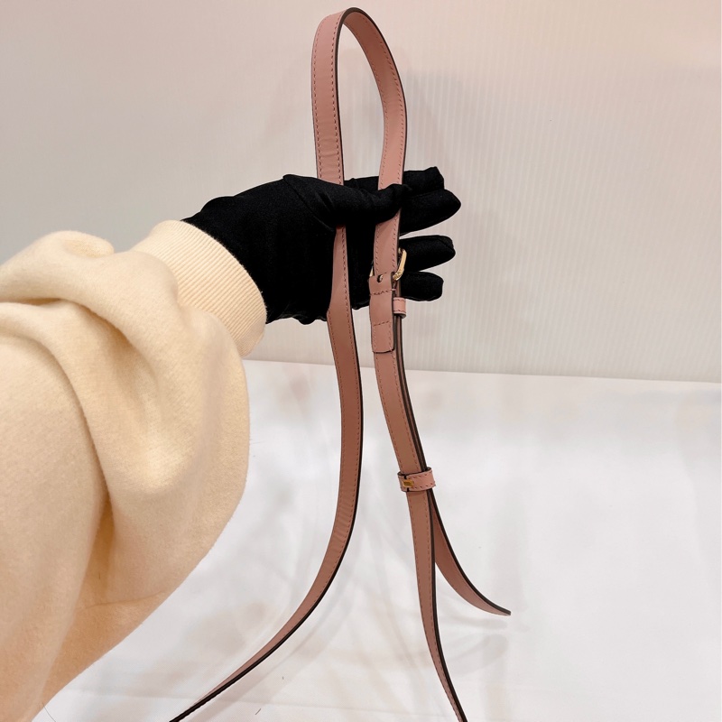 莉亞精品♡Gucci 772794 壓紋斜背包 粉 全新閒置品-17