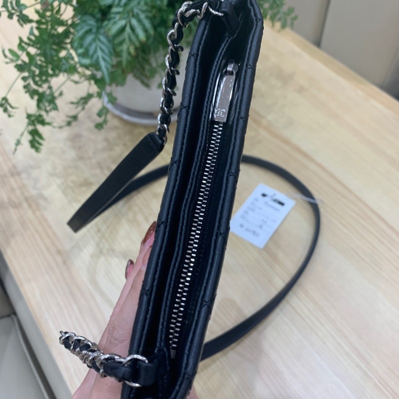 Chanel香奈兒黑銀郵差包 牛皮耐磨 包很輕便有拉鏈-8