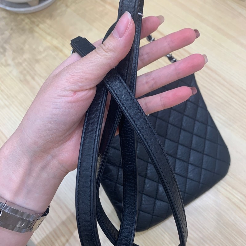 Chanel香奈兒黑銀郵差包 牛皮耐磨 包很輕便有拉鏈-9