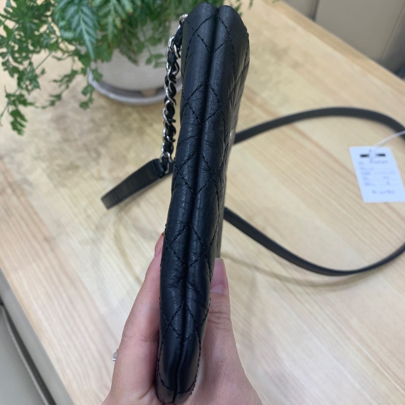 Chanel香奈兒黑銀郵差包 牛皮耐磨 包很輕便有拉鏈-14