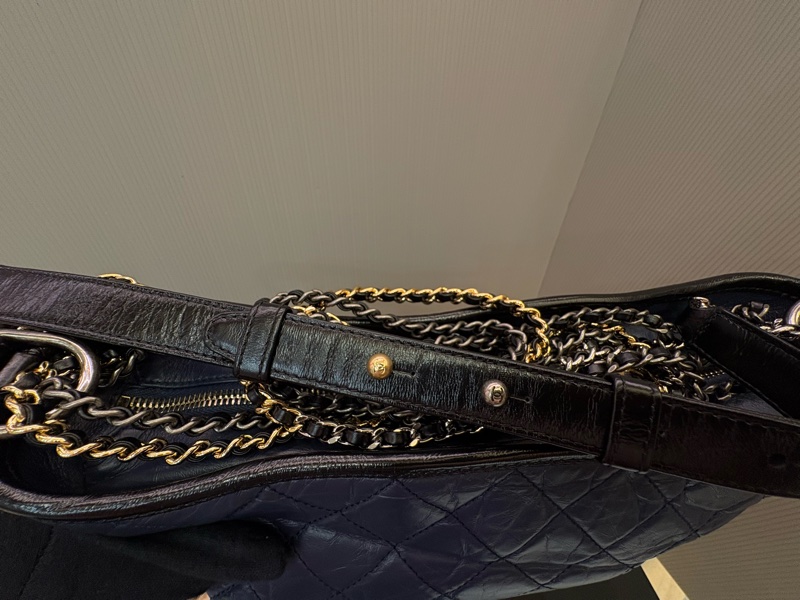 chanel 藍黑色牛皮 新中號流浪包-2