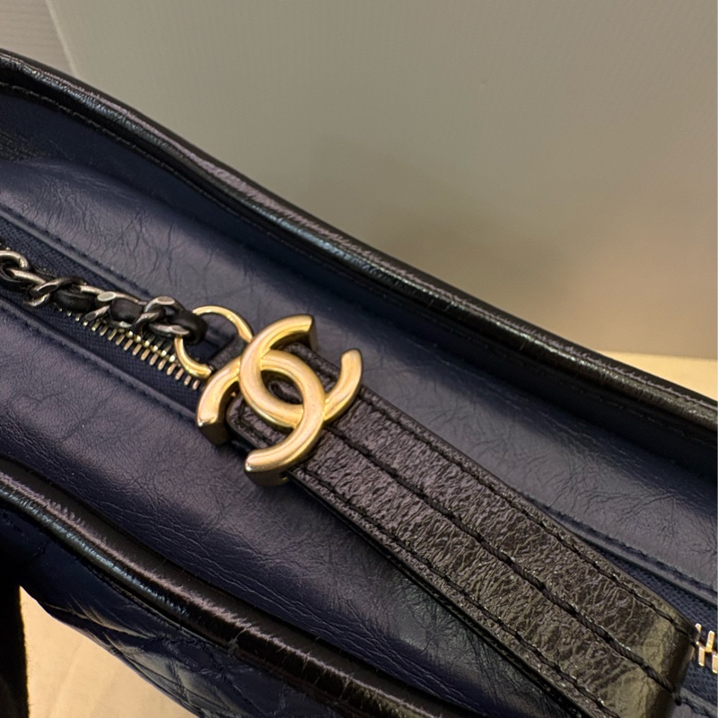chanel 藍黑色牛皮 新中號流浪包-17