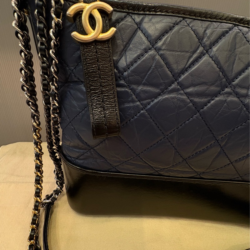 chanel 藍黑色牛皮 新中號流浪包-18