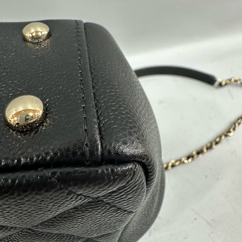 Chanel A93749 黑荔枝皮淡金釦斜背包 相機包-8