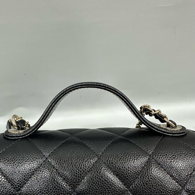 Chanel A93749 黑荔枝皮淡金釦斜背包 相機包-11