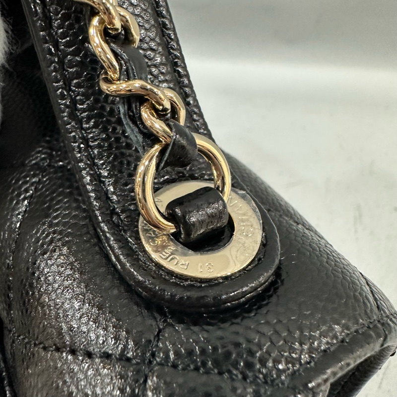 Chanel A93749 黑荔枝皮淡金釦斜背包 相機包-17