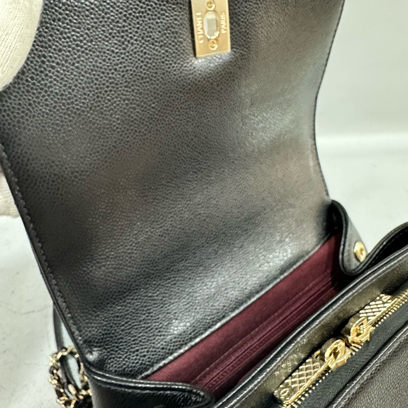 Chanel A93749 黑荔枝皮淡金釦斜背包 相機包-22