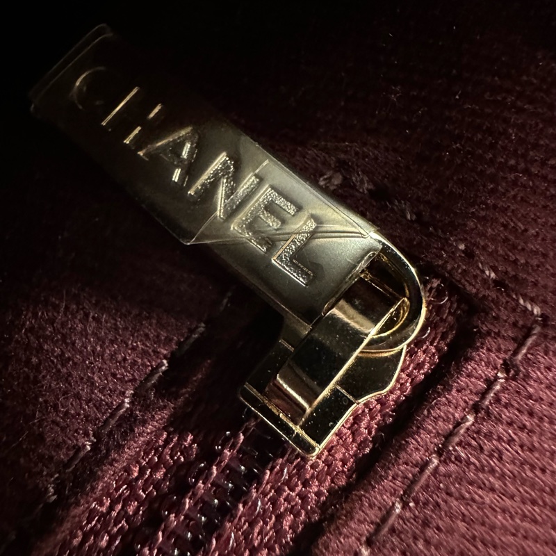 Chanel A93749 黑荔枝皮淡金釦斜背包 相機包-34