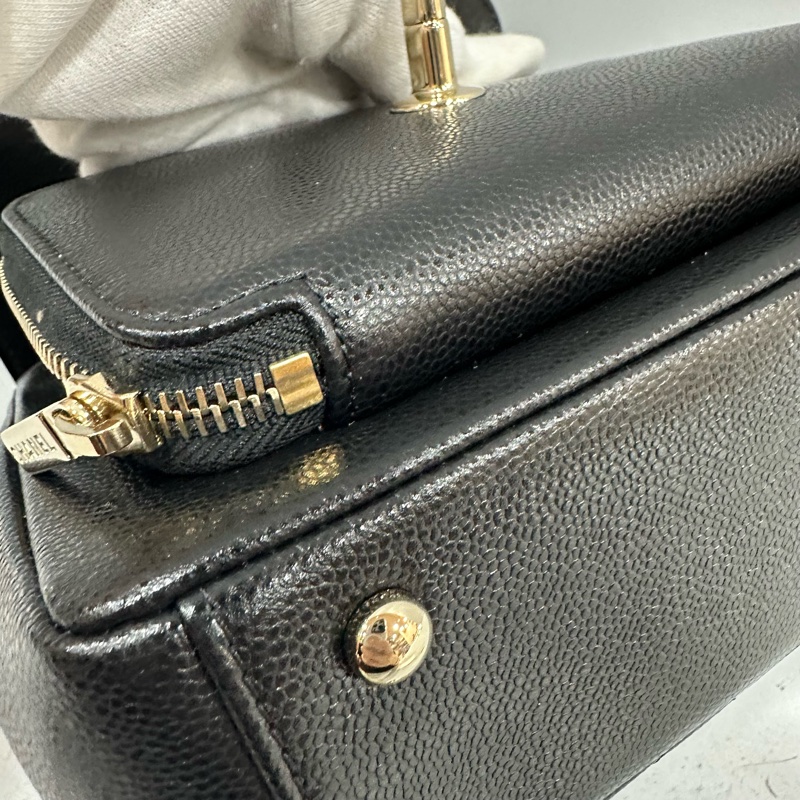 Chanel A93749 黑荔枝皮淡金釦斜背包 相機包-46