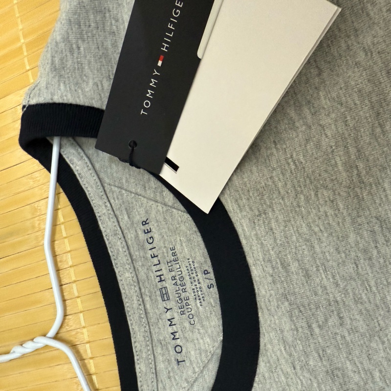 Tommy Hilfiger 經典S號灰色短袖上衣（全新、有吊牌）-0