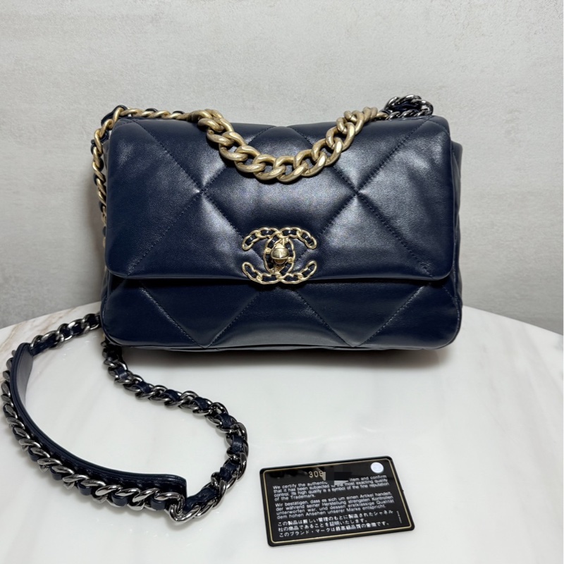 Chanel 19bag 深藍金釦 99新-0