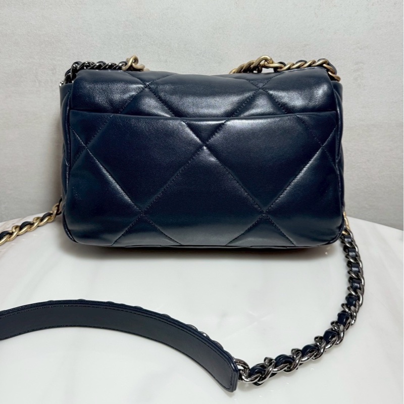 Chanel 19bag 深藍金釦 99新-1