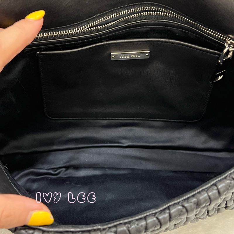 Miu Miu 黑色 Matelasse 皮革抓皺 水晶 雙背帶 單肩包 正品 二手精品-3