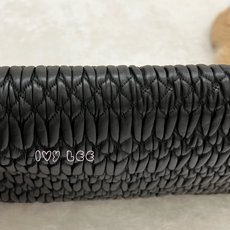 Miu Miu 黑色 Matelasse 皮革抓皺 水晶 雙背帶 單肩包 正品 二手精品-30