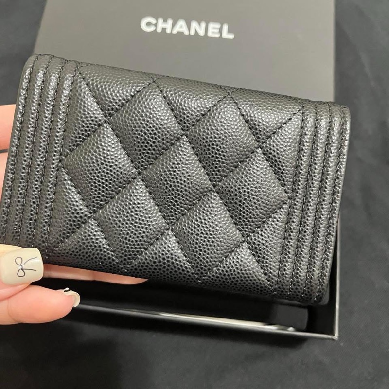 9.99成新 香奈兒 Chanel boy黑銀卡夾-1