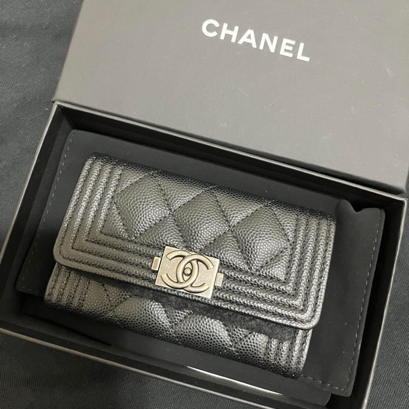 9.99成新 香奈兒 Chanel boy黑銀卡夾-12