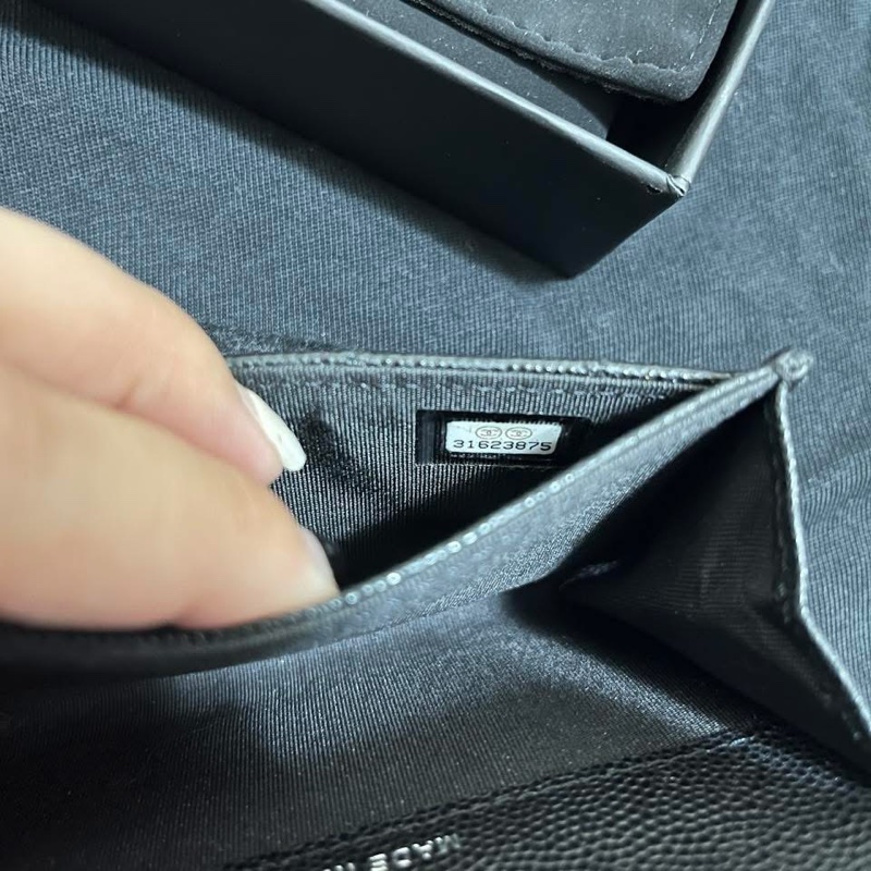 9.99成新 香奈兒 Chanel boy黑銀卡夾-14