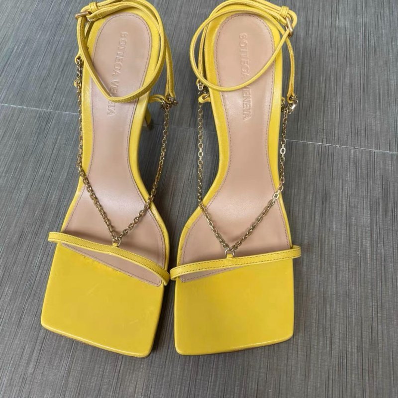 bottega veneta 黄色鍊條高跟鞋凉鞋 37號 右鞋有點痕跡 不明顯-0