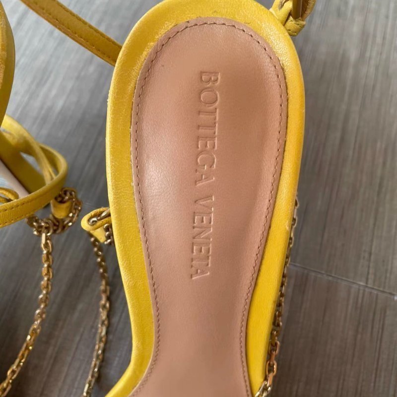 bottega veneta 黄色鍊條高跟鞋凉鞋 37號 右鞋有點痕跡 不明顯-2
