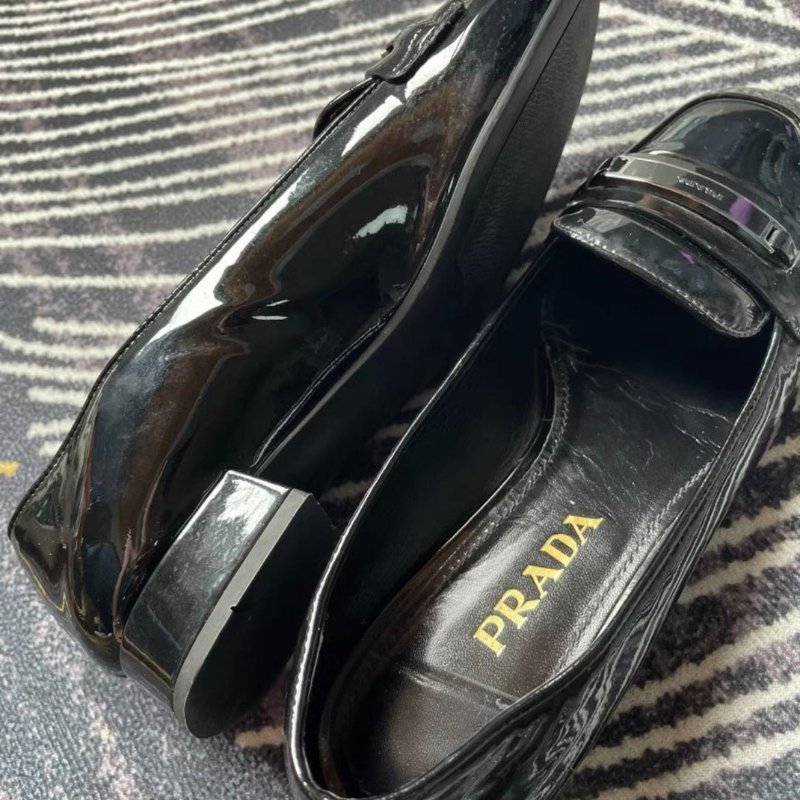 Prada 黑色平底樂福鞋 35號 九成新-2