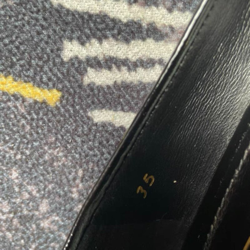 Prada 黑色平底樂福鞋 35號 九成新-4