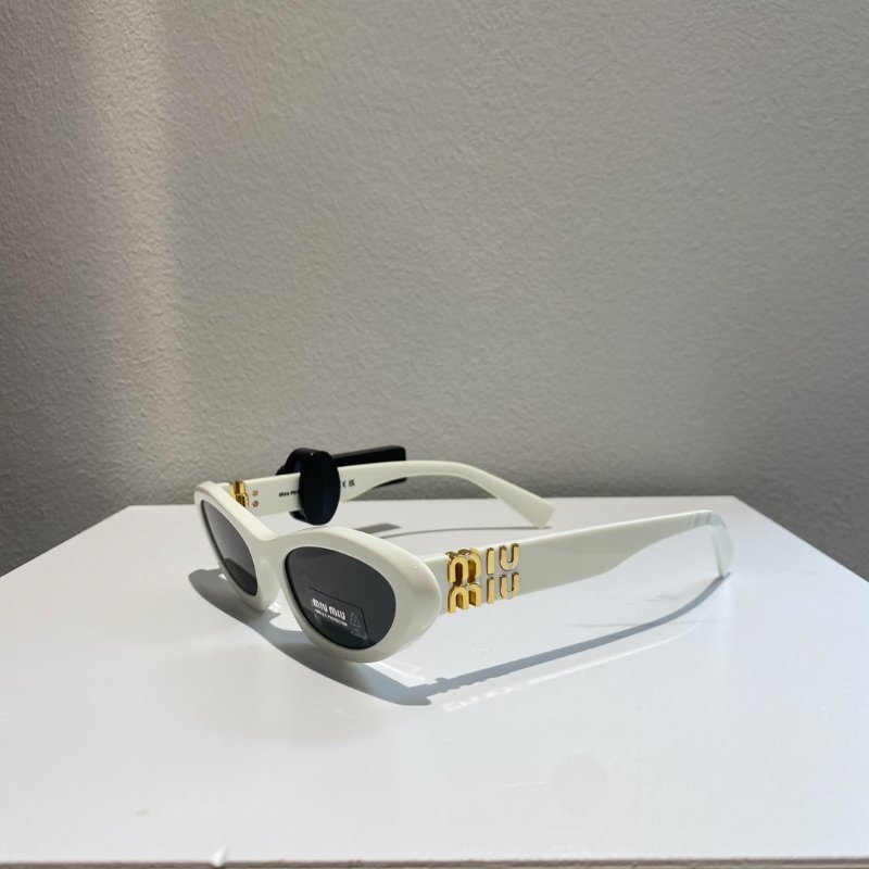 MiuMiu新款，海報模特款，搭配全新雙層半裸空LOGO，百搭 全新全配-0