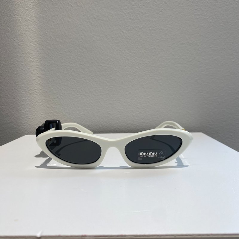 MiuMiu新款，海報模特款，搭配全新雙層半裸空LOGO，百搭 全新全配-1