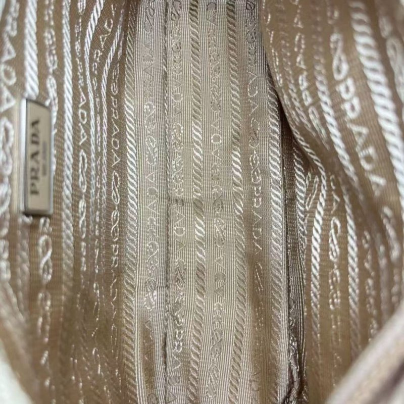 Prada hobo 奶茶色 尼龍腋下包99新 22*18*6.5 配件塵袋-2