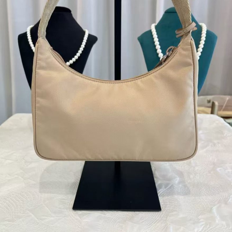 Prada hobo 奶茶色 尼龍腋下包99新 22*18*6.5 配件塵袋-7