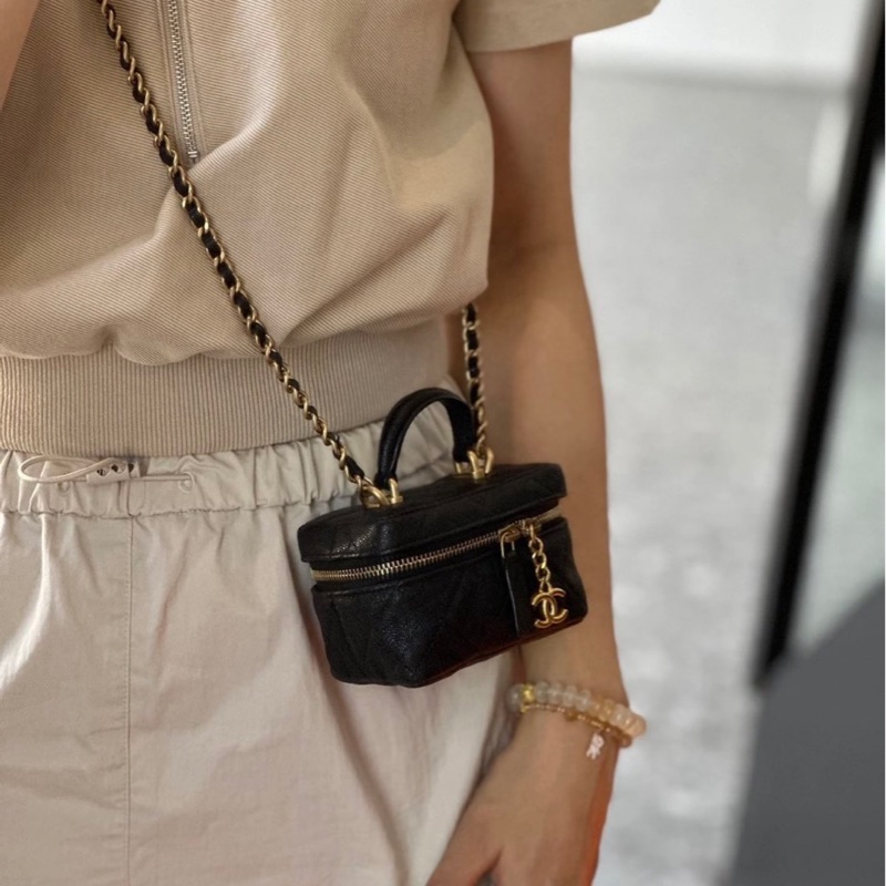 Chanel 香奈兒 mini vanity黑金荔枝皮化妝包 31開配件：身份卡 防塵袋 ~-1