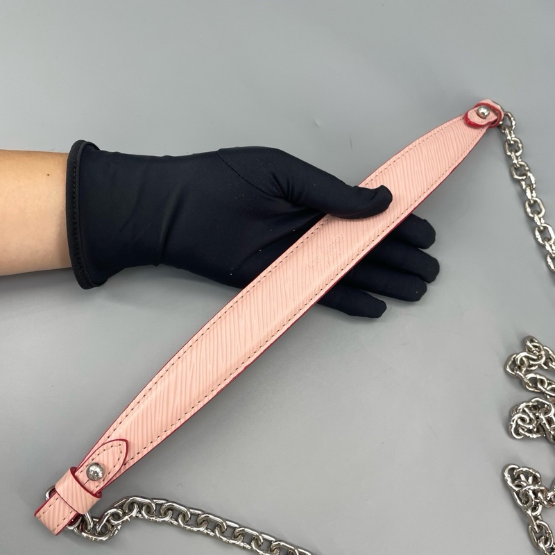 LV twist水波紋鉚釘單肩包 尺寸約23*16*9-25