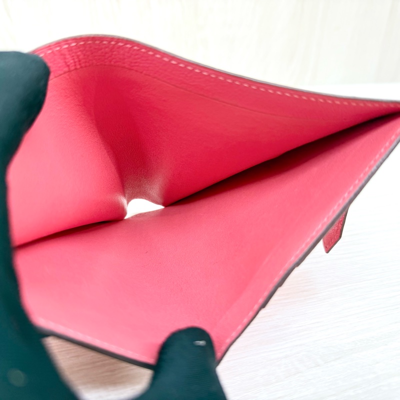 HERMES U5唇膏粉色山羊皮金釦H短夾-10