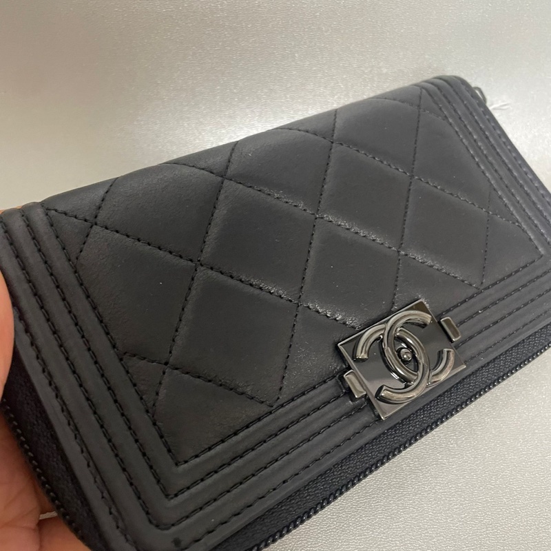 Chanel boy so black 中夾 (卡標齊全)-5