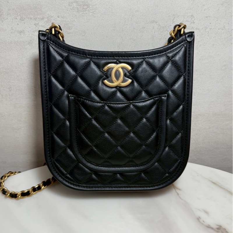 Chanel 24S hobo bag 黑金牛 晶片款 全新閒置-0