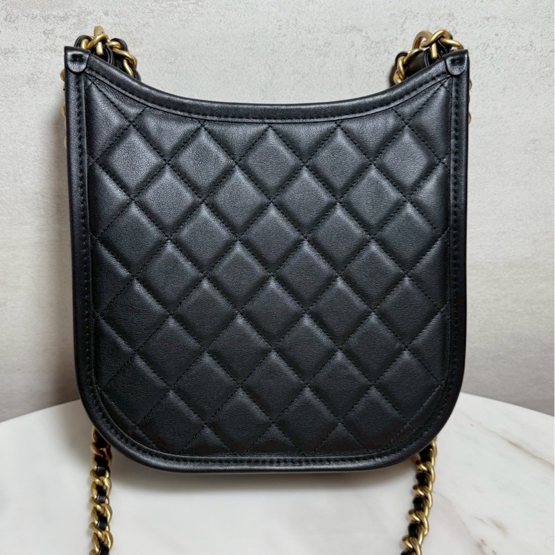 Chanel 24S hobo bag 黑金牛 晶片款 全新閒置-2