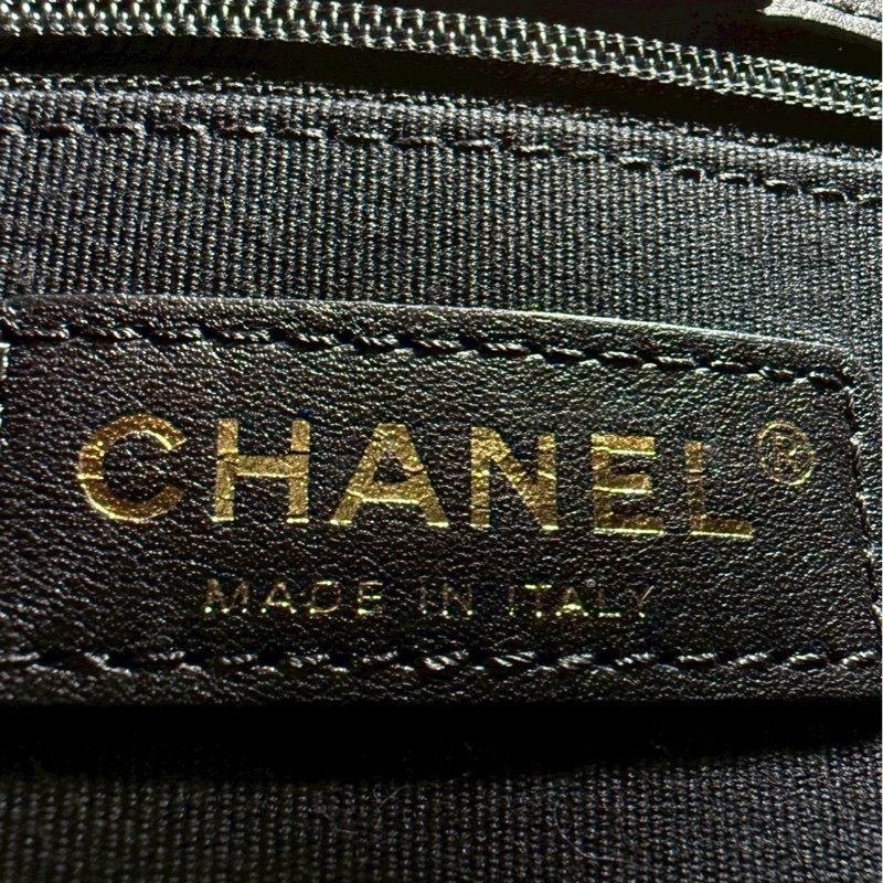 Chanel 24S hobo bag 黑金牛 晶片款 全新閒置-12