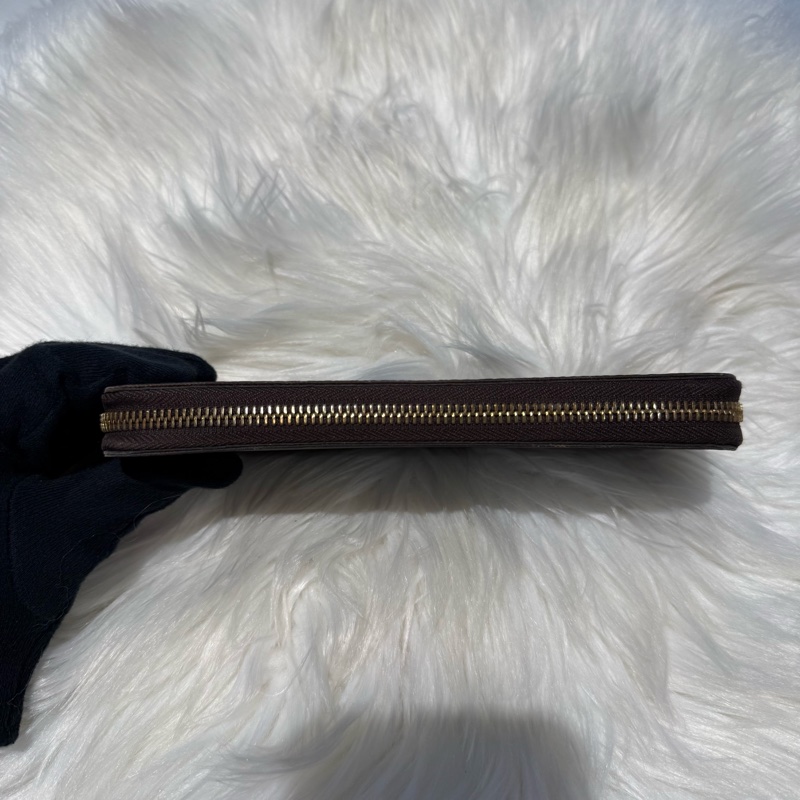 LV 老花拉鏈窄版長夾 內裡酒紅色-1