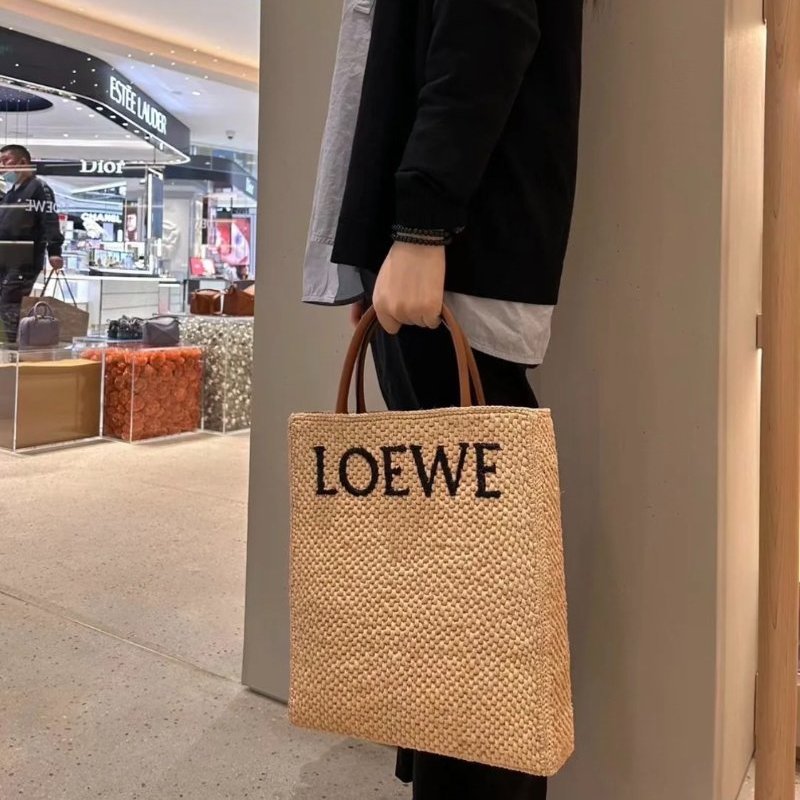 🎉新品好折扣✨Loewe 酒椰纖維標準 A4 草編包 附可斜背長肩帶 原色-2